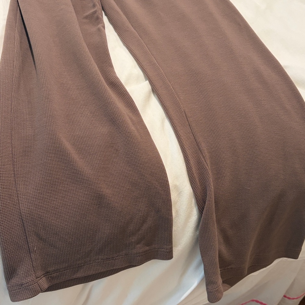 ALO Yoga Micro Waffle High Waist Pleasant Wide Leg Pant Hot Cocoa - Picture 3 of 7